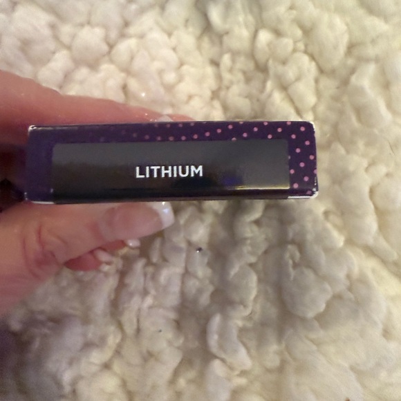 Urban Decay Moon Glitter Eye Shadow in Lithium New - Picture 4 of 5